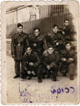 Ramn Botana Garca, primero por la derecha arriba, posando junto a otros compaeros de la 10 promocin de la Agrupacin de Movilizacin y Prcticas de Ferrocarriles en las proximidades de la estacin de Madrid - Atocha - 06/01/1951 - Madrid
