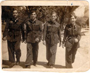 Ramn Botana Garca, primero por la izquierda, posando junto a otros compaeros, Varela, Olego y Calvo de izquierda a derecha respectivamente, de la 10 promocin de la Agrupacin de Movilizacin y Prcticas de Ferrocarriles durante una visita al Museo del Ejrcito en Madrid - 30/07/1950 - Madrid