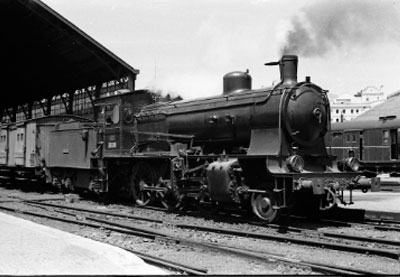 Tren de viajeros saliendo de Delicias, 1960