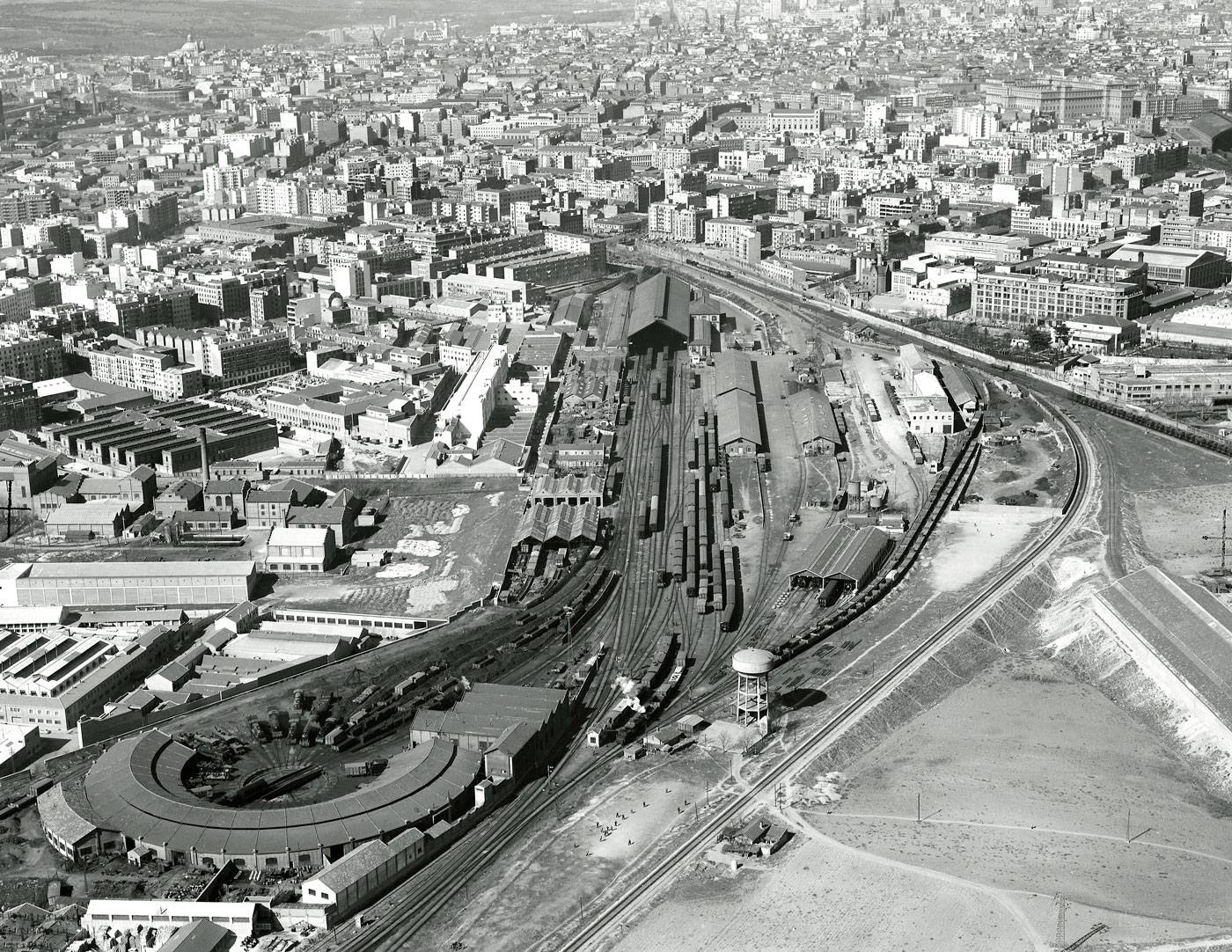 Vista aérea de la estación de Madrid-Delicias en 1961. <i>© Paisajes Españoles, S.A.</i>