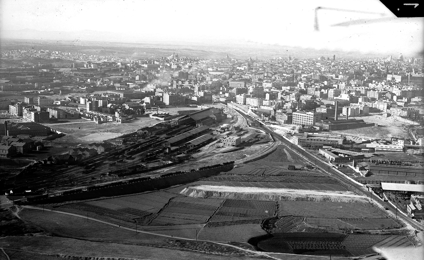 Vista aérea de la estación de Madrid-Delicias, 5-feb-1935. <i>España. Ministerio de Defensa. Archivo Histórico del Ejército del Aire</i>
