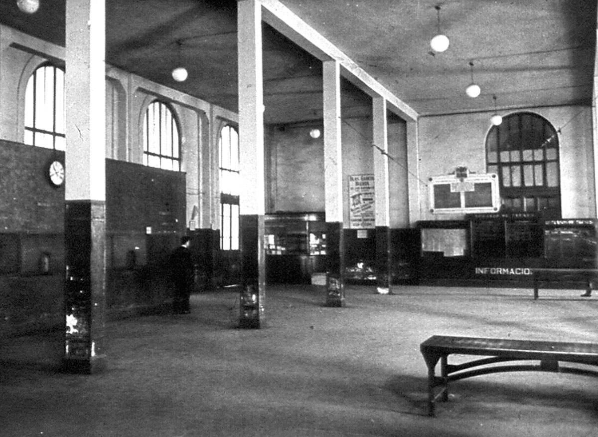 Interior del vestíbulo reformado en la década de 1950. <i>AGA</i>