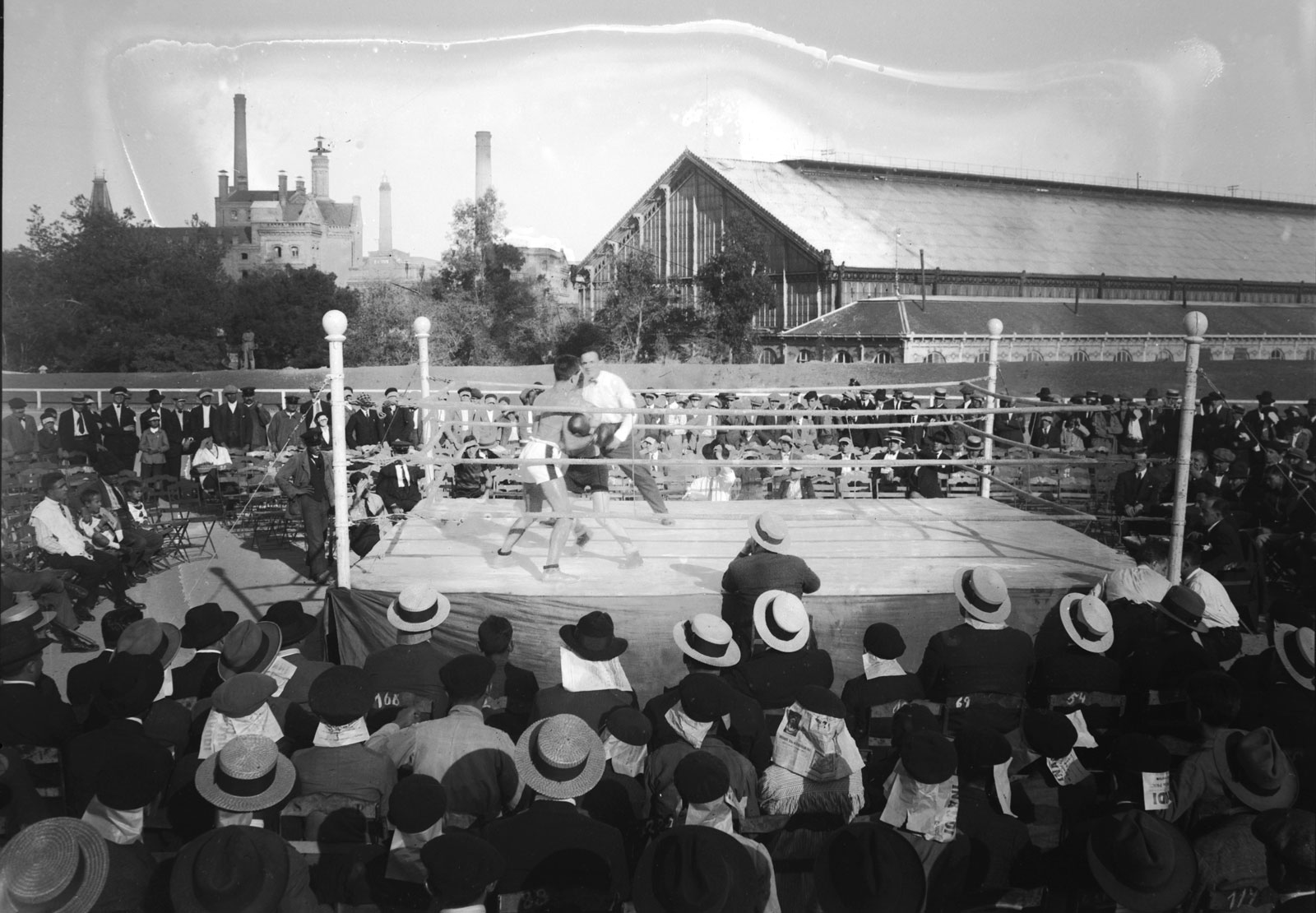 Campeonato de boxeo Cinturón Madrid para <i>amateurs</i>, campo de la AD Ferroviaria. 28-sep-1924. Foto: Virgilio Muro. <i>Archivo ABC</i>