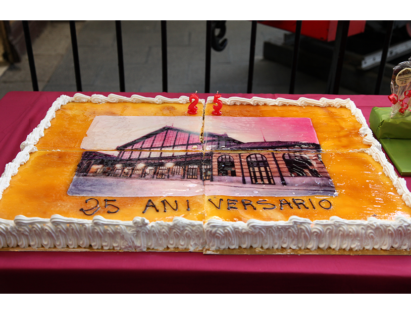 Tarta de celebracin del 25 aniversario del Museo del Ferrocarril de Madrid 1984-2009