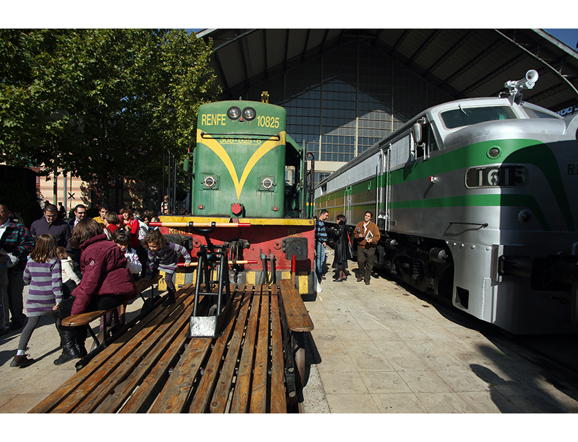 Vas exteriores durante la Jornada de Puertas de Abiertas del Museo del Ferrocarril de Madrid