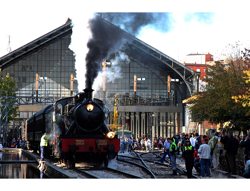 Tren de la Fresa remolcado por locomotora de vapor 140-2054