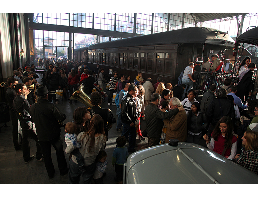 Banda de jazz tocando durante la Jornada de Puertas de Abiertas del Museo del Ferrocarril de Madrid