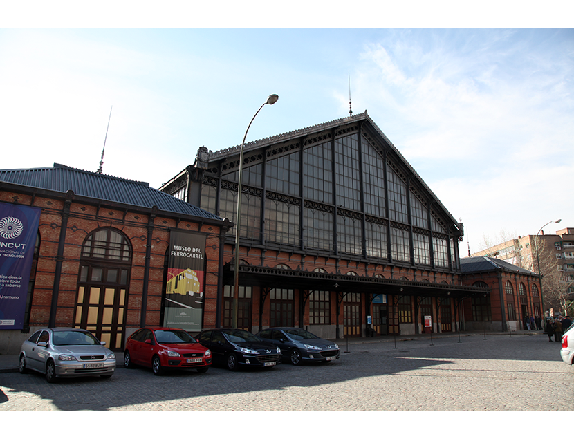 Vista de la fachada principal del Museo del Ferrocarril de Madrid