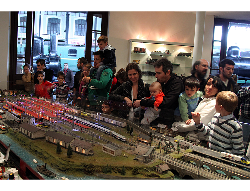 Sala de Modelismo durante la Jornada de Puertas Abiertas 2013