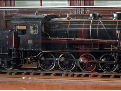 Modelo de locomotora de vapor de la serie 1100 de la compañía MZA