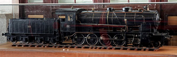 Modelo de locomotora de vapor de la serie 1100 de la compaa MZA